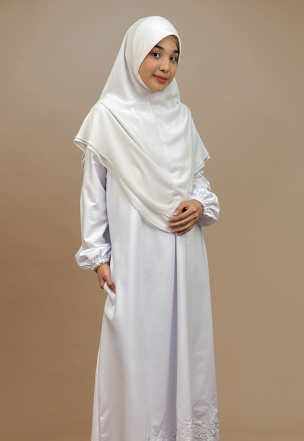 Faraza Zahra Jubah Terus Umrah -  Sulam Bunga