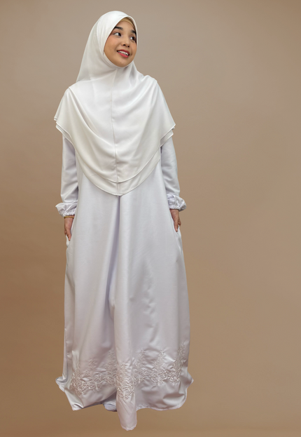 Faraza Zahra Jubah Terus Umrah -  Sulam Bunga