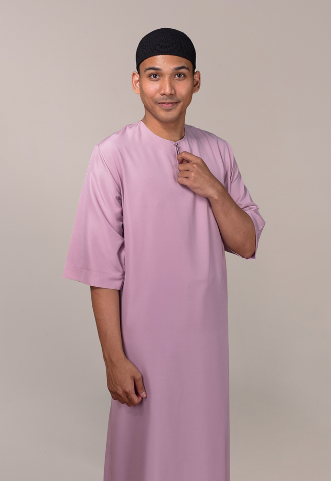 Faraza Zahra Jubah Safir in Pink