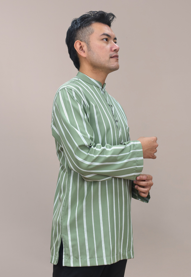 Faraza Zahra Kurta - Safwan in Moss Green